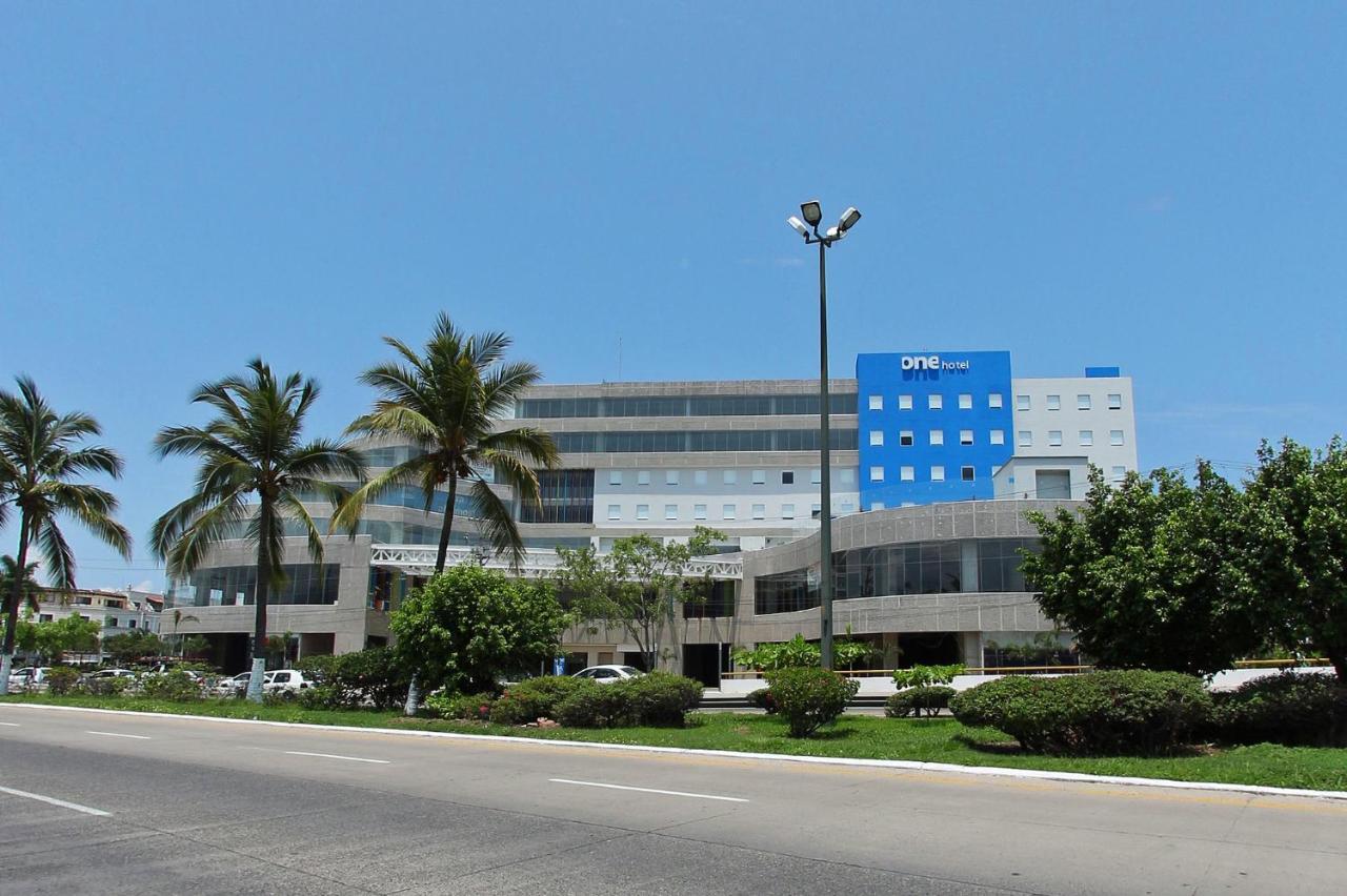 One Puerto Vallarta Aeropuerto Exterior photo