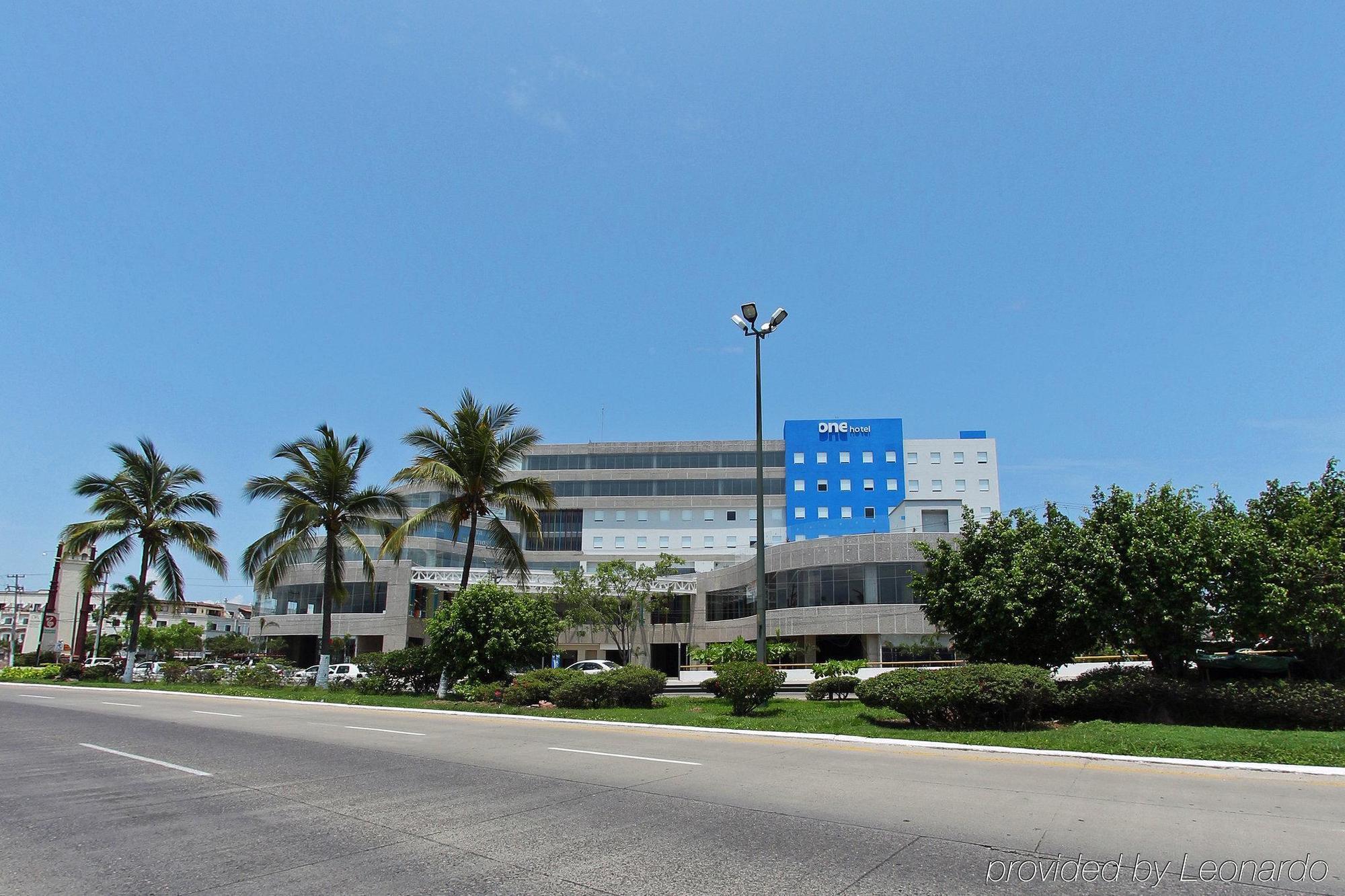 One Puerto Vallarta Aeropuerto Exterior photo